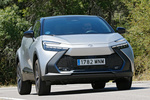 Toyota C-HR 220PH Advance PHEV Todo terreno Bi-tono Gris &Aacute;gata Exterior Lateral-Frontal 5 puertas