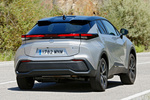 Toyota C-HR 220PH Advance PHEV Todo terreno Bi-tono Gris &Aacute;gata Exterior Posterior-Lateral 5 puertas