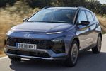 Hyundai Bayon Gama Bayon Tecno Todo terreno Meta Blue / Phantom Black Exterior Frontal-Lateral 5 puertas