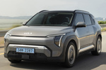 KIA EV3 Gama EV3 Earth Todo terreno Shale Grey Exterior Frontal-Lateral 5 puertas