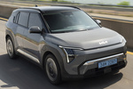 KIA EV3 Gama EV3 Earth Todo terreno Shale Grey Exterior Lateral-Frontal 5 puertas