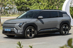 KIA EV3 Gama EV3 Earth Todo terreno Shale Grey Exterior Frontal-Lateral 5 puertas