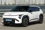 KIA EV3 Gama EV3 GT-line con Pack Luxury Todo terreno Snow White Pearl Exterior Frontal-Lateral 5 puertas