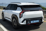 KIA EV3 Gama EV3 GT-line con Pack Luxury Todo terreno Snow White Pearl Exterior Lateral-Posterior 5 puertas