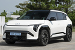 KIA EV3 Gama EV3 GT-line con Pack Luxury Todo terreno Snow White Pearl Exterior Frontal-Lateral 5 puertas