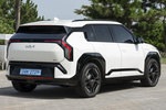 KIA EV3 Gama EV3 GT-line con Pack Luxury Todo terreno Snow White Pearl Exterior Posterior-Lateral 5 puertas