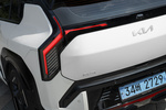 KIA EV3 Gama EV3 GT-line con Pack Luxury Todo terreno Snow White Pearl Exterior Pilotos 5 puertas