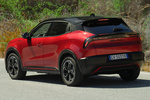 Alfa Romeo Junior Elettrica 175 kW (240 CV) Elettrica Veloce Todo terreno Rojo Brera con Techo Negro Exterior Lateral-Posterior 5 puertas