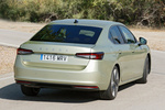 Skoda Superb 1.5 TSI mHEV 150 CV DSG Selection Turismo Ice Tea Amarillo Metalizado Exterior Posterior-Lateral 5 puertas