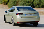 Skoda Superb 1.5 TSI mHEV 150 CV DSG Selection Turismo Ice Tea Amarillo Metalizado Exterior Lateral-Posterior 5 puertas