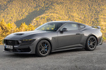 Ford Mustang GT 5.0 V8 Dark Horse Coup&eacute; Carbonized Grey Exterior Frontal-Lateral 2 puertas