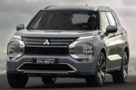 Mitsubishi Outlander PHEV 4WD First Edition PHEV Todo terreno Gris Moonstone con Techo Negro Exterior Frontal-Lateral 5 puertas