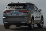 Mitsubishi Outlander PHEV 4WD First Edition PHEV Todo terreno Gris Moonstone con Techo Negro Exterior Posterior-Lateral 5 puertas