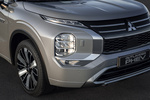 Mitsubishi Outlander PHEV 4WD First Edition PHEV Todo terreno Gris Moonstone con Techo Negro Exterior Faro 5 puertas