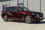 Mazda CX-80 E-Skyactiv PHEV AWD Homura Plus PHEV Todo terreno Artisan Red Exterior Lateral-Frontal 5 puertas