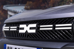 Dacia Bigster TCe 130 4x4 Extreme Todo terreno Gris Schiste Exterior Emblema marca 5 puertas
