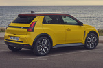 Renault 5 E-Tech 110 kW (150 CV) 52 kWh iconic Cinq Turismo Amarillo Pop! con Techo Negro Exterior Posterior-Lateral 5 puertas
