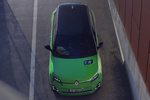 Renault 5 E-Tech 110 kW (150 CV) 52 kWh techno Turismo Verde Pop! con Techo Negro Exterior Frontal-Cenital 5 puertas