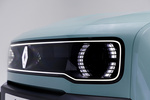 Renault 4 iconic iconic Todo terreno Azul Nube con Techo Negro Exterior Faro 5 puertas