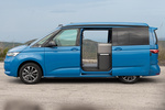 Volkswagen T7 2.0 TDI 110 kW (150 CV) DSG California Ocean Veh&iacute;culo comercial Medium Blue Metallic Exterior Lateral 5 puertas