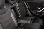 Mercedes-Benz CLA CLA 200 d Coup&eacute; AMG Line Coup&eacute; Turismo Interior Reposabrazos 4 puertas