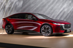 Mazda 6e Gama 6e Takumi Plus Turismo Soul Red Crystal Exterior Toma de recarga 5 puertas