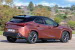 Lexus UX 300h F Sport+ 300h Todo terreno Cooper Petra Bitono Exterior Posterior-Lateral 5 puertas