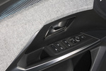 Peugeot 5008 El&eacute;ctrico 210 GT E-5008 Todo terreno Interior Mandos puerta 5 puertas