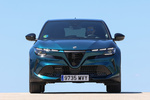 Alfa Romeo Junior 1.2 107 kW (145 CV) eDCT6 Ibrida Speciale Todo terreno Verdeazulado Navigli con Techo Negro Exterior Frontal 5 puertas