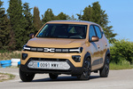 Dacia Spring Electric 65 (48 kW) Extreme Todo terreno Beige Safari Exterior Frontal-Lateral 5 puertas