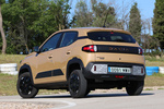 Dacia Spring Electric 65 (48 kW) Extreme Todo terreno Beige Safari Exterior Lateral-Posterior 5 puertas