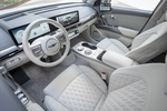 Genesis GV60 Gama GV60 Gama GV60 con Interior Dark Gray / Glacier White Todo terreno Interior Salpicadero 5 puertas