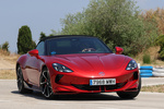 MG Cyberster Dual Motor GT Descapotable Rojo Diamante Exterior Lateral-Frontal 2 puertas