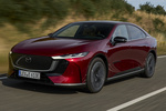 Mazda 6e Gama 6e Takumi Plus Turismo Soul Red Crystal Exterior Frontal-Lateral 5 puertas