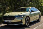 Skoda Superb Gama Superb iV PHEV Gama Superb iV Turismo Gris grafito metalizado Exterior Frontal-Lateral 5 puertas