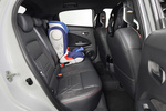 Nissan Juke Hybrid 105 kW (143 CV) Red Line Edition  Todo terreno Interior Silla infantil 5 puertas