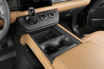 Defender Defender 110 X-Dynamic HSE D250 MHEV 7 plazas 110 X-Dynamic HSE con Asientos de piel Windsor en Caraway/Ebony 7p Todo terreno Interior Consola Central 5 puertas