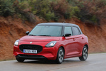 Suzuki Swift 1.2 CVT Mild Hybrid S3 CVT Turismo Rojo Burning Perlado con Techo Negro Exterior Frontal-Lateral 5 puertas