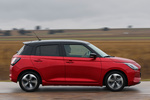 Suzuki Swift 1.2 CVT Mild Hybrid S3 CVT Turismo Rojo Burning Perlado con Techo Negro Exterior Lateral 5 puertas