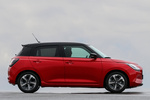 Suzuki Swift 1.2 CVT Mild Hybrid S3 CVT Turismo Rojo Burning Perlado con Techo Negro Exterior Lateral 5 puertas