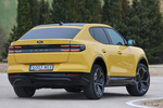 Ford Capri Rango Extendido AWD 79 kWh (340 CV) Premium con Llanta en 21" Todo terreno Vivid Yellow Exterior Posterior-Lateral 5 puertas
