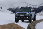 Ford Bronco 2.7 EcoBoost V6 335cv Auto 4x4 inteligente Badlands (sesi&oacute;n Picos de Europa) Todo terreno Azul Velocity Exterior Frontal-Lateral 5 puertas