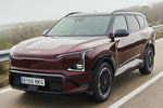 KIA EV5 81 kWh Long Range 160 kW (217 CV) GT-Line Todo terreno Magma Red Exterior Frontal-Lateral 5 puertas