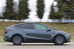 Tesla Model Y Standard Tracci&oacute;n trasera Standard Tracci&oacute;n trasera Todo terreno Gris Sigilo Exterior Lateral 5 puertas