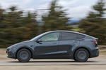 Tesla Model Y Standard Tracci&oacute;n trasera Standard Tracci&oacute;n trasera Todo terreno Gris Sigilo Exterior Lateral 5 puertas
