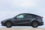 Tesla Model Y Standard Tracci&oacute;n trasera Standard Tracci&oacute;n trasera Todo terreno Gris Sigilo Exterior Lateral 5 puertas