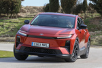 Toyota C-HR+ 230 bater&iacute;a 77 kWh Advance Todo terreno Rojo Persa Exterior Frontal-Lateral 5 puertas