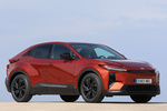 Toyota C-HR+ 230 bater&iacute;a 77 kWh Advance Todo terreno Rojo Persa Exterior Lateral-Frontal 5 puertas