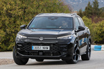 Volkswagen T-Roc 1.5 eTSI 110 kW (150 CV) DSG R-Line con Pack Black Style Todo terreno Negro Noche Metalizado Exterior Frontal-Lateral 5 puertas