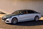 Mercedes-Benz Clase S Maybach 580 Maybach Turismo Opalite White Bright / Verde Silver Metallic Exterior Frontal-Lateral 4 puertas